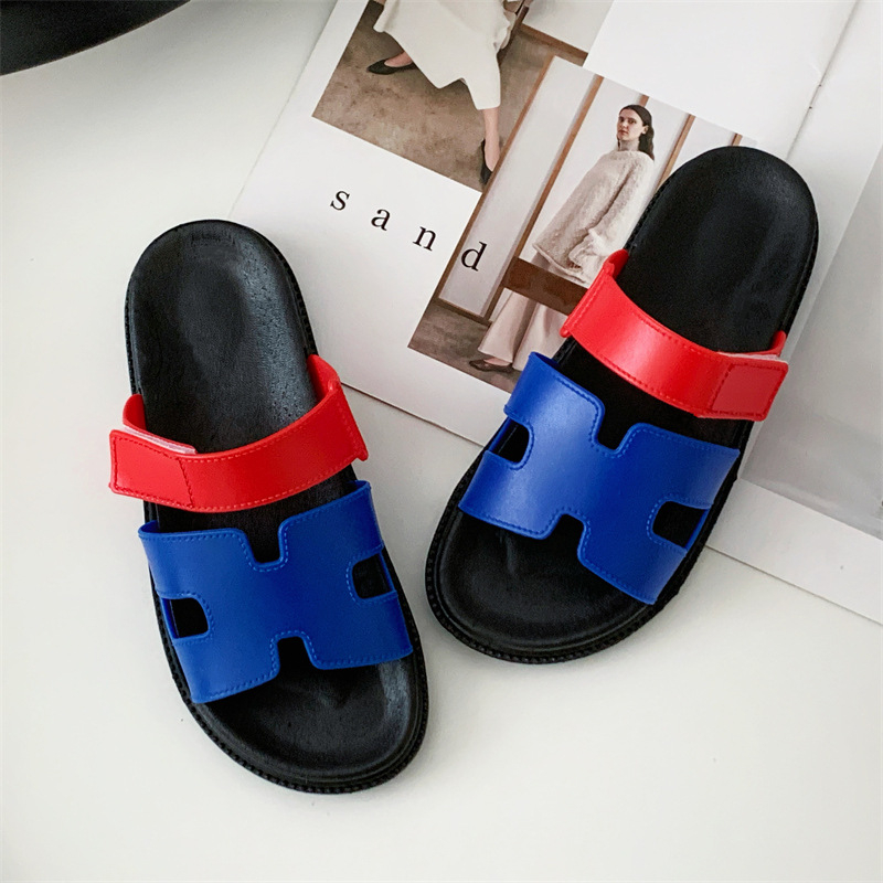 Sieviešu čības ar vienu siksniņu, iekšējai un ārējai lietošanai, H-siksniņa ar Velcro, PVC augšdaļa, gumijas zole, injekcijas veidota zole, plakana papēdis, 2025. gada vasara