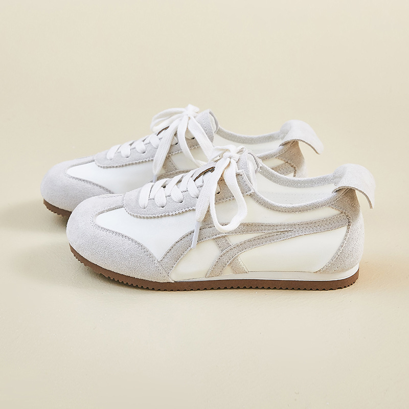 Naiste treeningjalanõud, hingavad, PU ülaosa, kummist talla, ees nööriga sulgumine, kõrgust lisav paks tald.