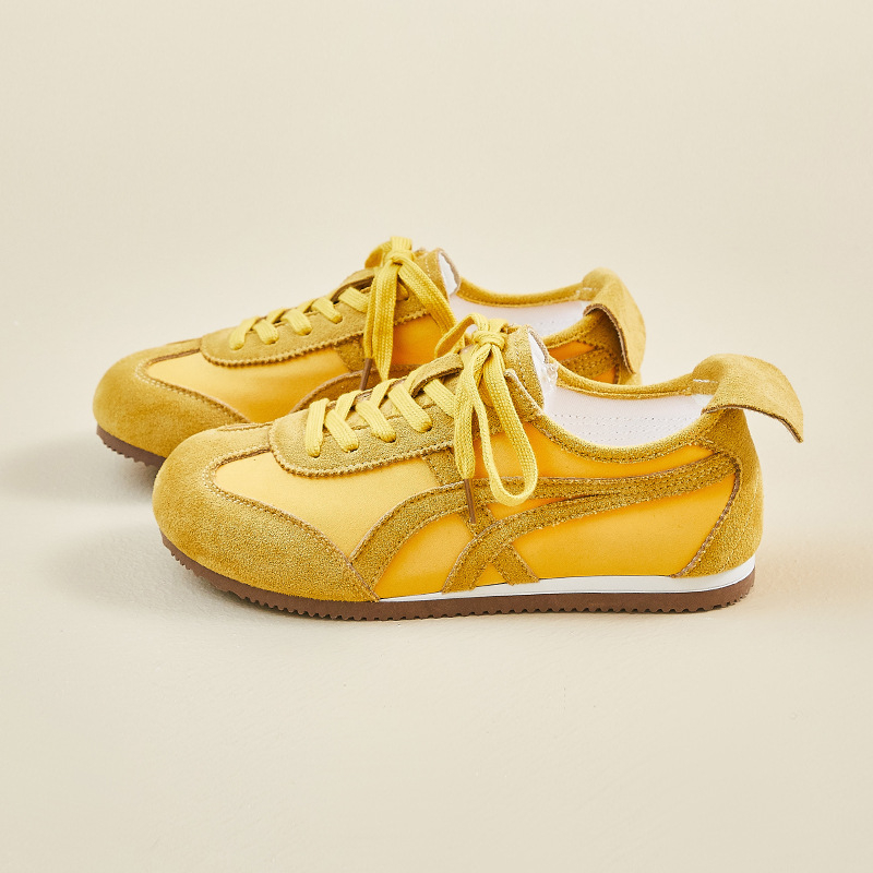 Naiste treeningjalanõud, hingavad, PU ülaosa, kummist talla, ees nööriga sulgumine, kõrgust lisav paks tald.