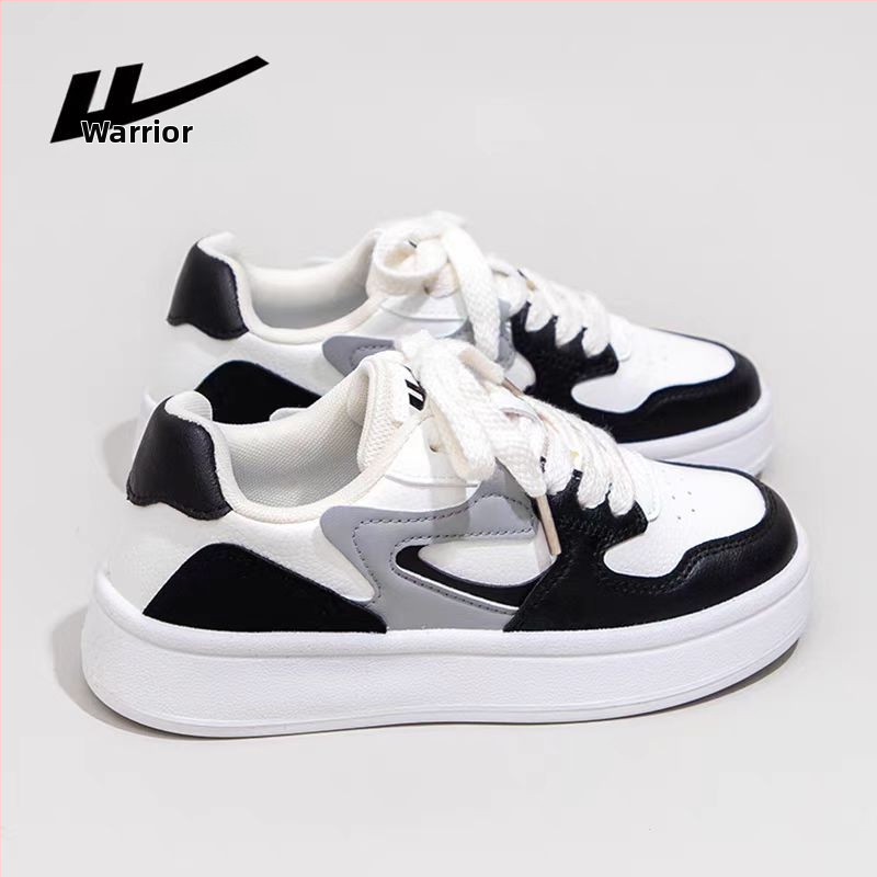 Naistele Warrior sportjalanõud paneeldisainiga, madal profiil, ülaosa sünteetilisest nahast, kummist tald, kinnitamine nööridega