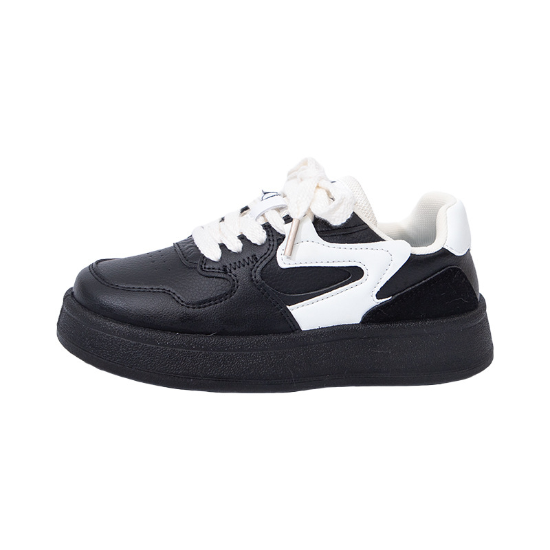 Naistele Warrior sportjalanõud paneeldisainiga, madal profiil, ülaosa sünteetilisest nahast, kummist tald, kinnitamine nööridega