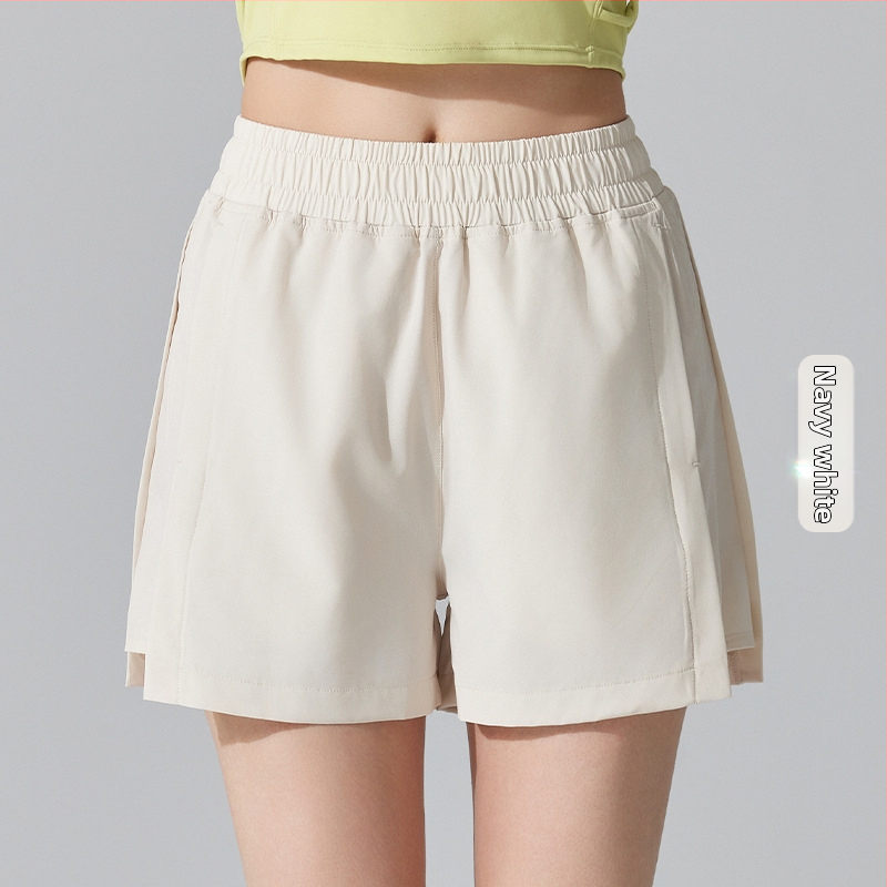 Moterų sportinės šortai, greitai džiūstantys ir kvėpuojantys, sintetinių pluoštų mišinys, 90% poliesteris / 10% elastanas, vasara 2024