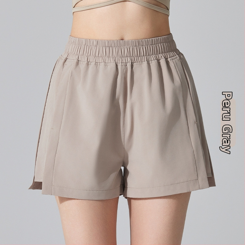 Moterų sportinės šortai, greitai džiūstantys ir kvėpuojantys, sintetinių pluoštų mišinys, 90% poliesteris / 10% elastanas, vasara 2024