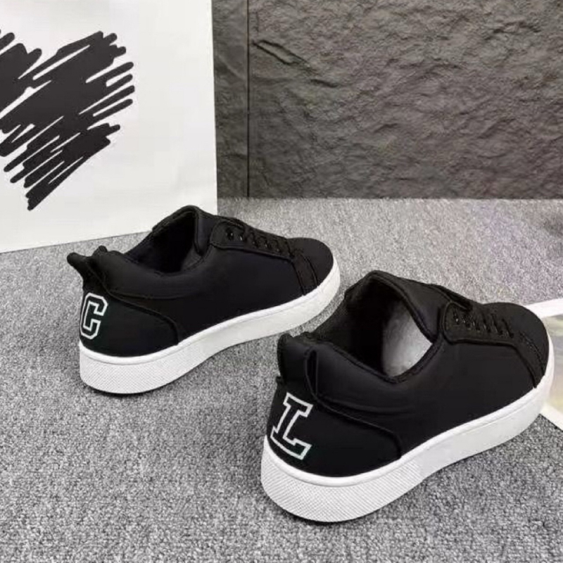 Munkás sportcipő, felsőrésze szuper rostból, fűzőzárás, EVA talpbetét, gumitalp, alacsony felső rész