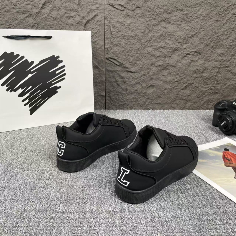 Munkás sportcipő, felsőrésze szuper rostból, fűzőzárás, EVA talpbetét, gumitalp, alacsony felső rész