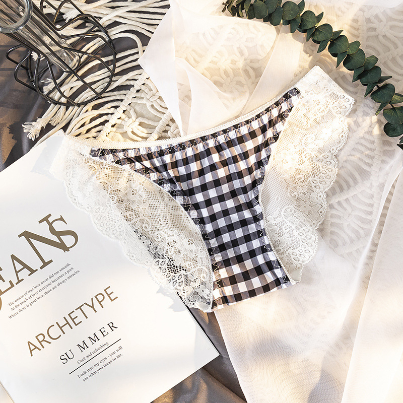 Női fehérnemű leopárdmintával, csipkéből, alacsony derekú, fő anyag Nylon 90%, ágyéktáji bélés 100% pamut