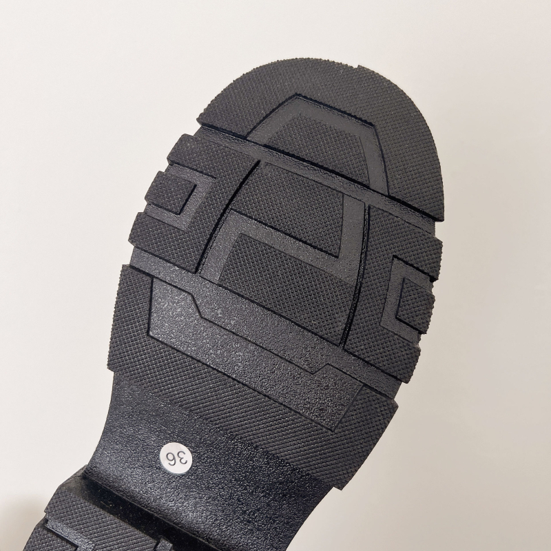 Sieviešu ziemas augstās sniega zābaki, vidēja augšējā daļa, apaļa purngala, sānu rāvējslēdzējs, iekšpuse no mākslīgā pūļa