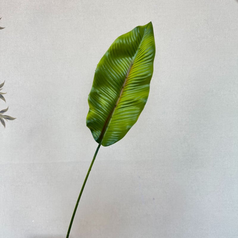 Simulirani tropski listovi od svile za vjenčanu dekoraciju, rekviziti za fotografije, kućna dekoracija • Marka: Yulong Craft Flower Factory • Materijal: Svila • Vrsta: Simulirane zelene biljke • Namjena: Vjenčanje, Rekviziti za fotografije, Kućna dekoracij