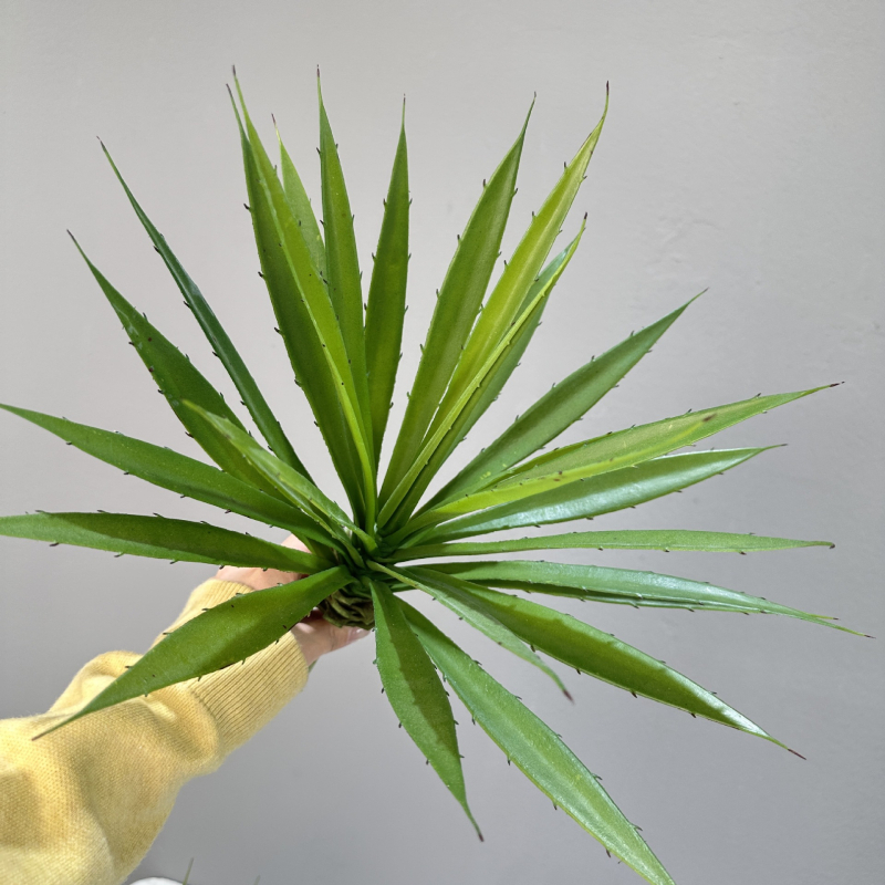 Umjetna gladiola u tegle – vanjska vrtna dekoracija, rekviziti za fotografiju, materijal: plastika, mekano ljepilo