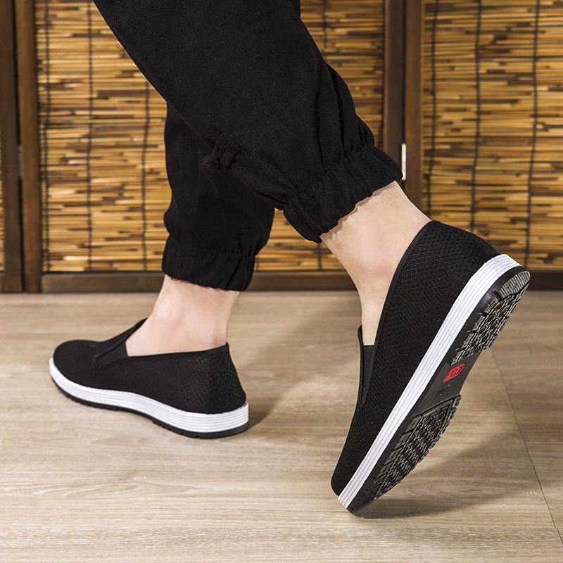 Uniszex vászon slip-on cipő, légáteresztő felsőrész, injektált műanyag talp, alacsony profil