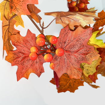 Simulēta liana ar kļavas lapām, zīda ziediem, rotang konstrukcija, OPP iepakojums, daļēji automatizēta un daļēji manuāla ražošana