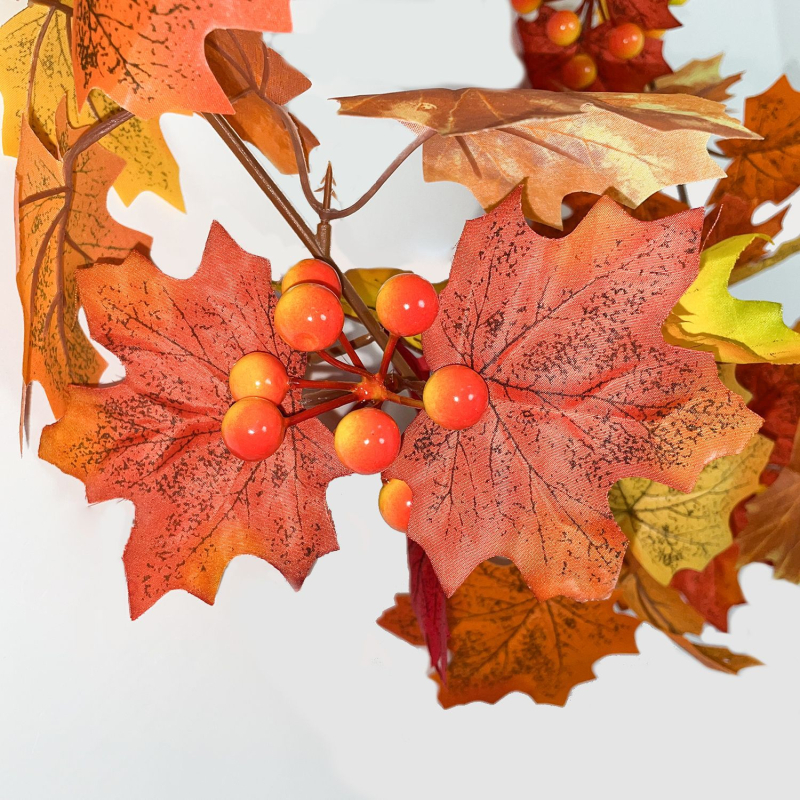 Simulēta liana ar kļavas lapām, zīda ziediem, rotang konstrukcija, OPP iepakojums, daļēji automatizēta un daļēji manuāla ražošana