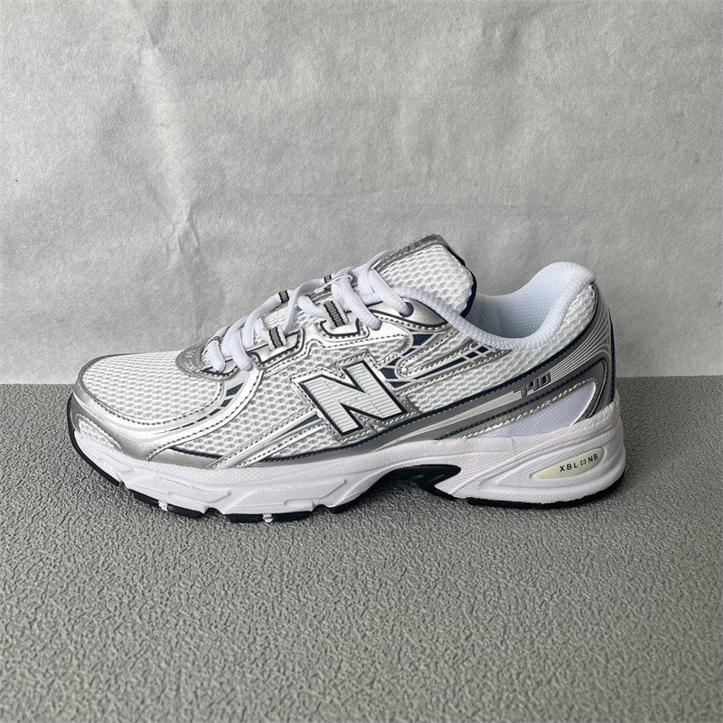 Uniszex cipő lélegző hálós belsővel és textil felsőrésszel, elülső fűzőzár, alacsony profil, textil talpbetét