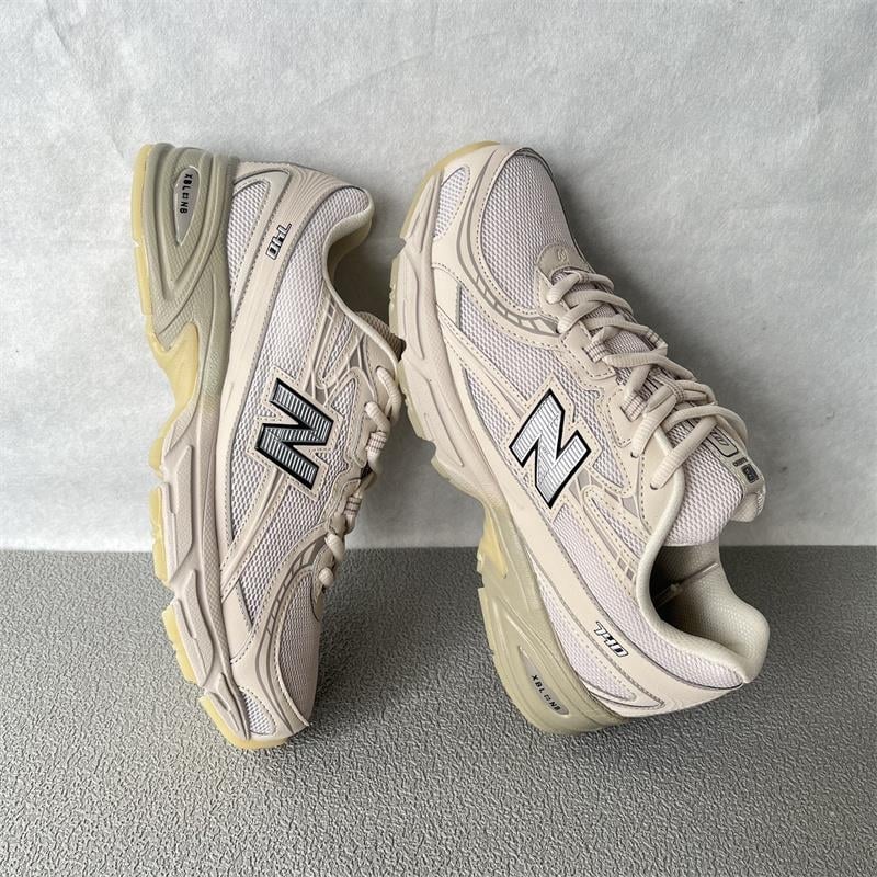 Uniszex cipő lélegző hálós belsővel és textil felsőrésszel, elülső fűzőzár, alacsony profil, textil talpbetét