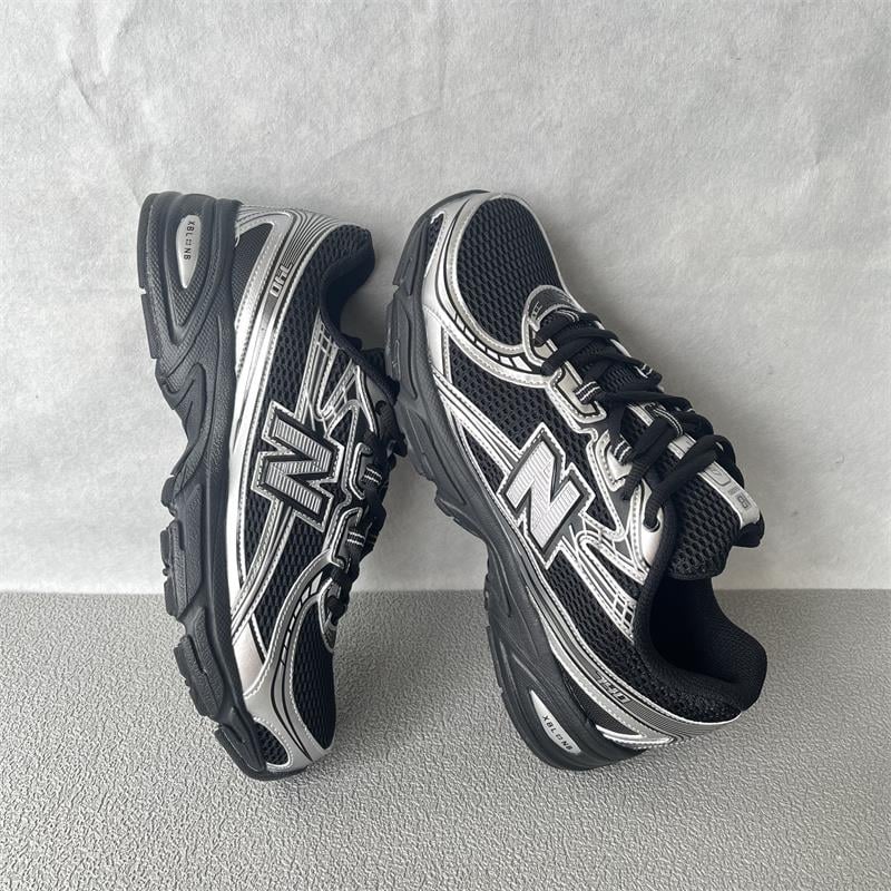 Uniszex cipő lélegző hálós belsővel és textil felsőrésszel, elülső fűzőzár, alacsony profil, textil talpbetét