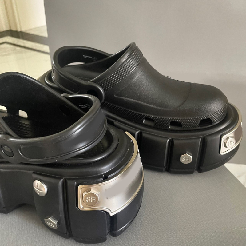 Perforētās kurpes (augšējā daļa EVA, zole EVA, zoles biezums 6.5 cm, uzlabota ventilācija)