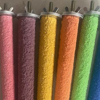 Papagoi jaoks mõeldud küünte ja nokka lihvimise mänguasi, alus ja tugi – täiskasvanud lindudele.