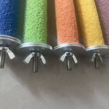 Papagoi jaoks mõeldud küünte ja nokka lihvimise mänguasi, alus ja tugi – täiskasvanud lindudele.