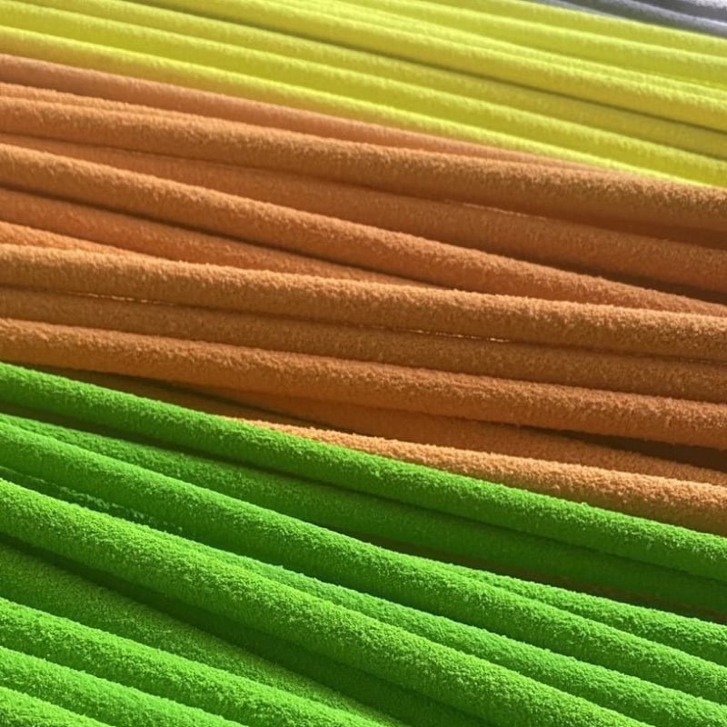 Papagoi jaoks mõeldud küünte ja nokka lihvimise mänguasi, alus ja tugi – täiskasvanud lindudele.