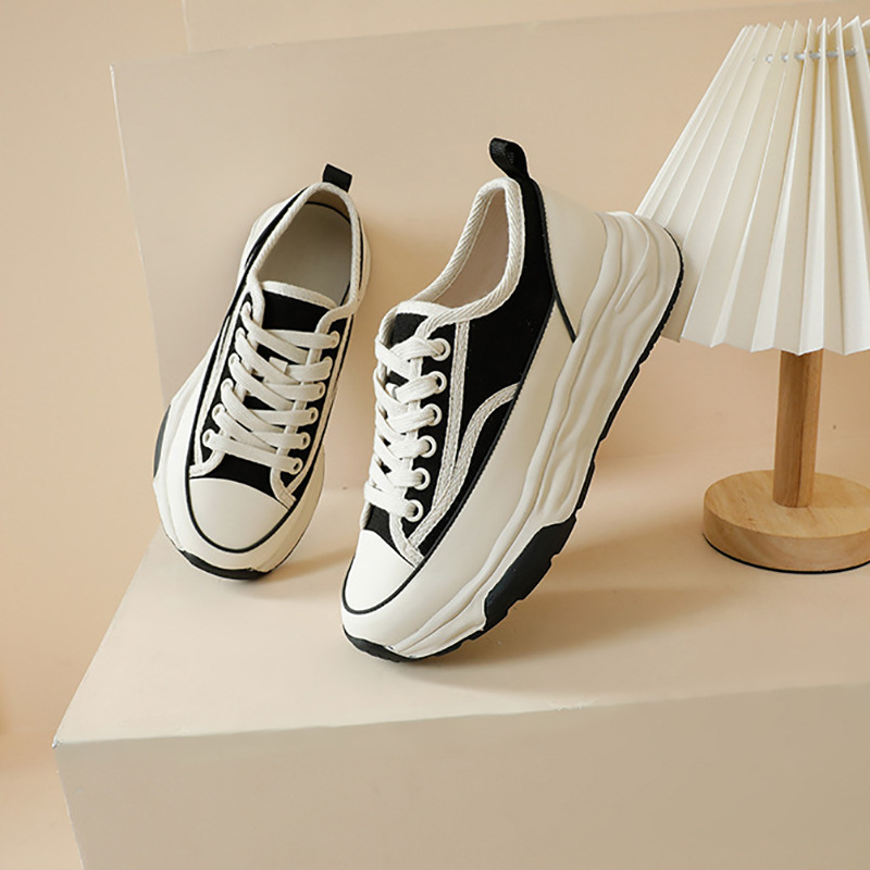 Sieviešu audekla platformas kurpes – apaļa purngala forma, audekla augšdaļa, 3–5 cm platformas augstums, gumijas zole, šņores