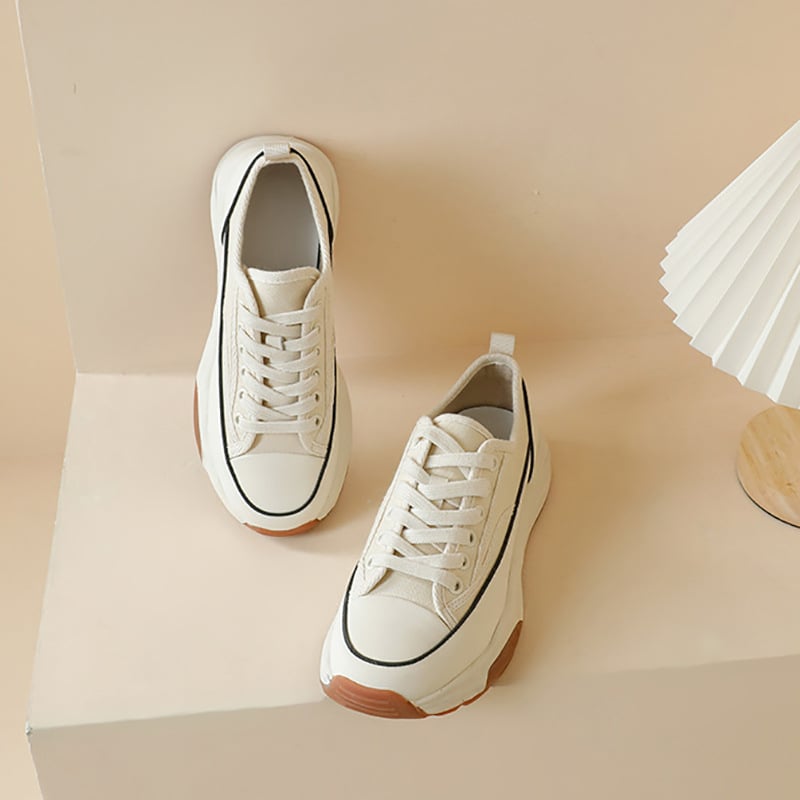 Sieviešu audekla platformas kurpes – apaļa purngala forma, audekla augšdaļa, 3–5 cm platformas augstums, gumijas zole, šņores