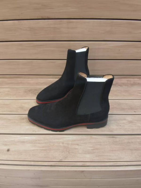 Férfi bakancsok PU felső rész, gumitalp, belső talp natúr bőr, középmagas szár, alacsony sarok