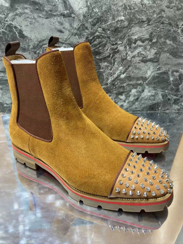 Férfi bakancsok PU felső rész, gumitalp, belső talp natúr bőr, középmagas szár, alacsony sarok