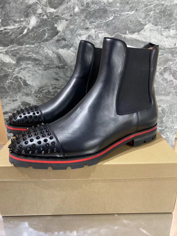 Férfi bakancsok PU felső rész, gumitalp, belső talp natúr bőr, középmagas szár, alacsony sarok