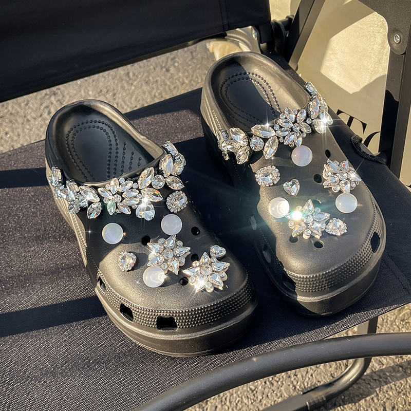 Női lyukacsos cipő, EVA felsőrész és talp, 6 cm vastag talp, magasságot növelő sarok, nyár 2025