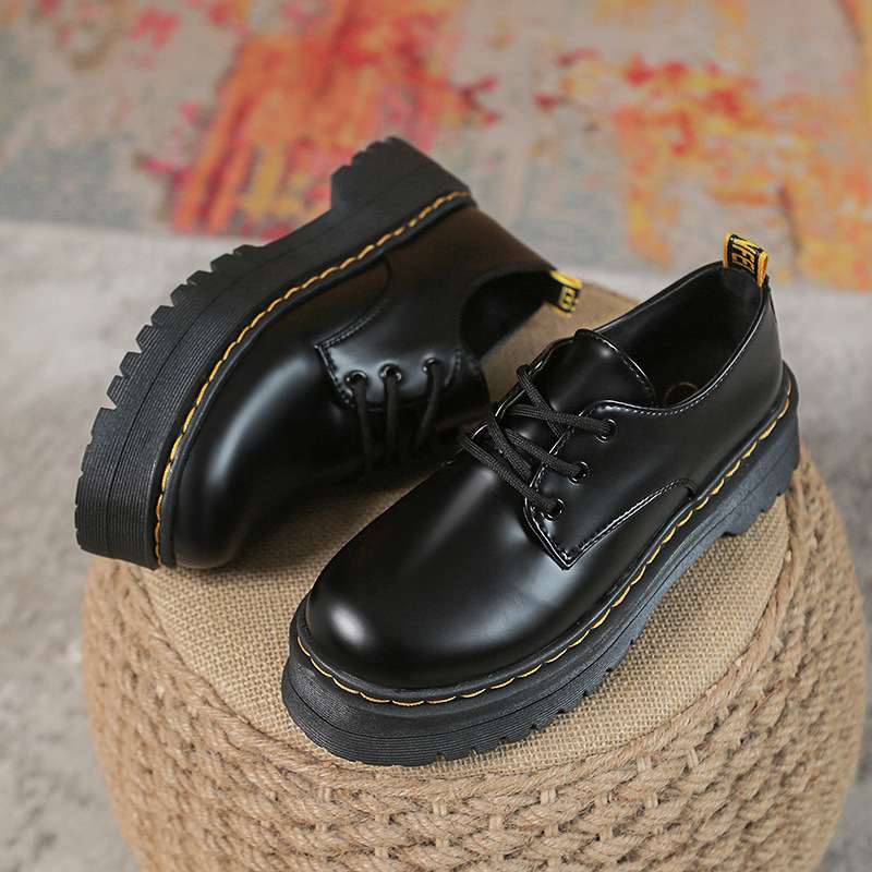 Sieviešu loaferi ar biezu zoli, apaļa purns, platforma • Augšējais materiāls: ultrafiber • Korejiešu stils • Šņorējams • EVA iekšējā zolīte • Gumijzole