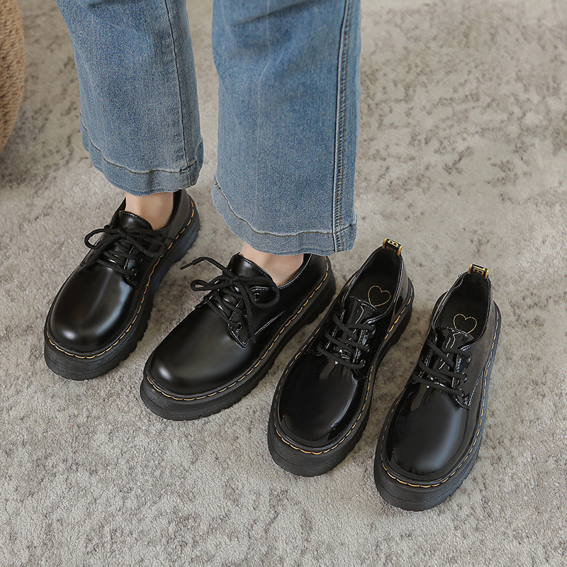 Sieviešu loaferi ar biezu zoli, apaļa purns, platforma • Augšējais materiāls: ultrafiber • Korejiešu stils • Šņorējams • EVA iekšējā zolīte • Gumijzole