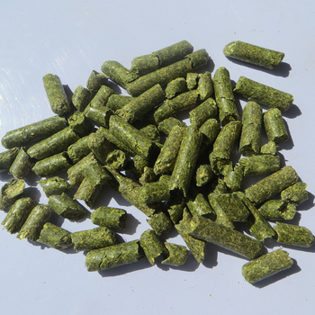 Džiovinta maisto mažiems naminiams gyvūnėliams – alfalfa pelletai, 500 g