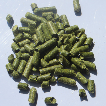 Džiovinta maisto mažiems naminiams gyvūnėliams – alfalfa pelletai, 500 g