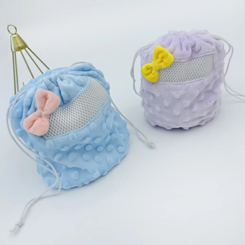 Sac pentru hamster cu plasă respirabilă și șnur, cu funda, portabil, pentru utilizare în interior și exterior (Material: fleece; Formă: ovală; Funcție: Portabil, Ventilat; Potrivit pentru: hamster; Scenarii: interior și exterior)