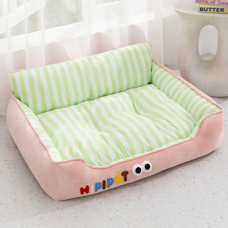 Kasside pesas – ruuduline triibuline muster, kõikide aastaaegade jaoks; Materjal: Pongee triibuline kangas; Sisu: kristalliliselt pehme; Plastist vooder; Sobib kassidele