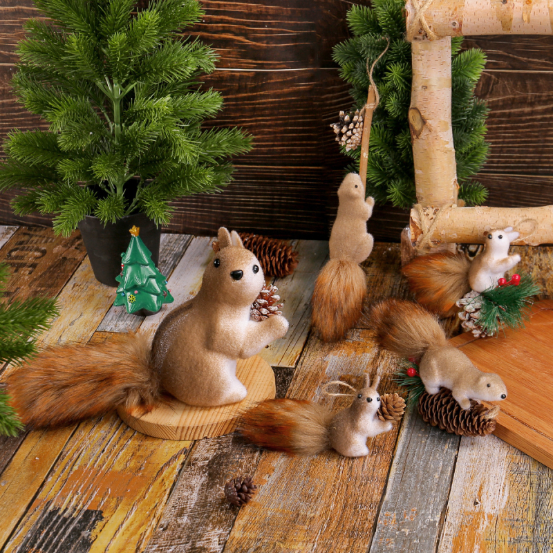 Stalo dekoras iš putų medžiagos su squirrel detalėmis – Kalėdinė dekoracija, rekvizitas patalpų išdėstymui