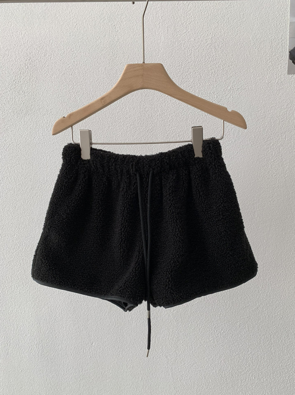 Moteriškos storos imitacijos avies vilnos kelnės, 3/4 ilgio, aukštas liemuo, tiesus kirpimas, medvilnės mišinio audinys, žiemos kolekcija 2025