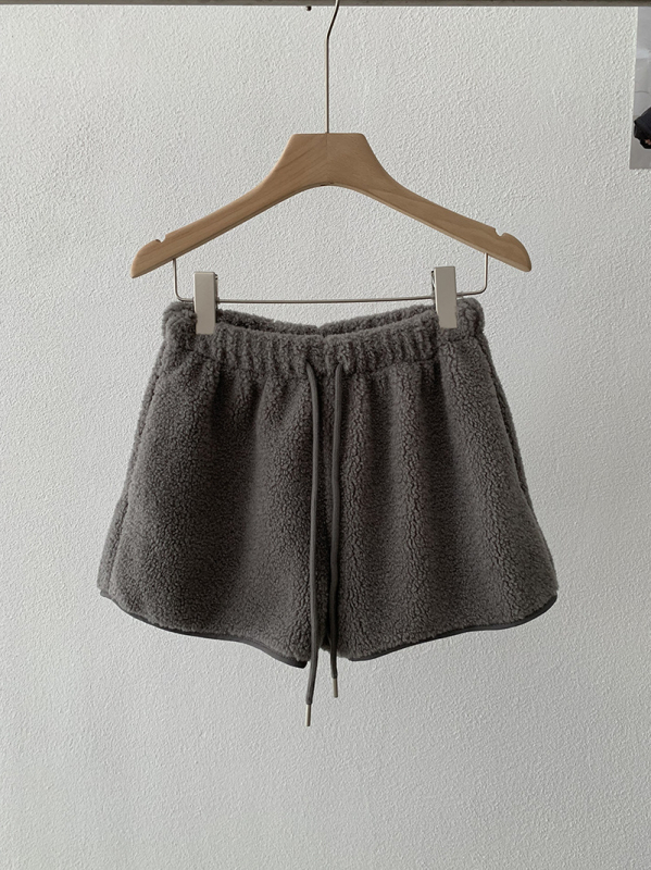 Moteriškos storos imitacijos avies vilnos kelnės, 3/4 ilgio, aukštas liemuo, tiesus kirpimas, medvilnės mišinio audinys, žiemos kolekcija 2025