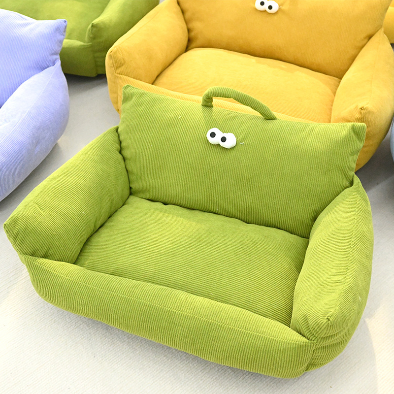 Kassi pesakond kunstlikust lühikesest pliušist