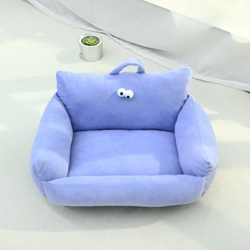 Kassi pesakond kunstlikust lühikesest pliušist