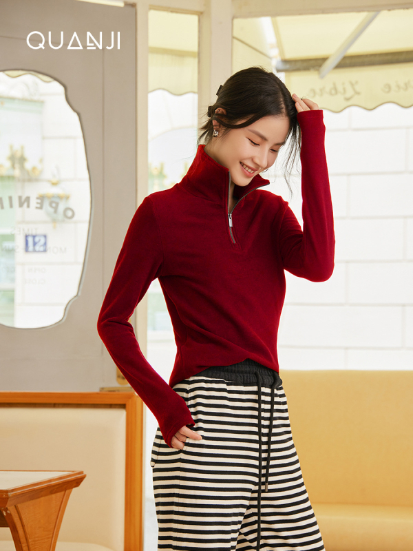 Moteriška megztinė De Velvet, dvipusis velvetas, pusaukštos apykaklės, ilgos rankovės, tankus audinys, siauras kirpimas