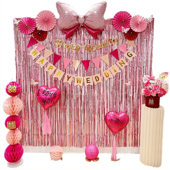 Vestuvinės patalpų fono rekvizitas – romantiška nuotaika, kaspinų dekoracijos, plastmasės medžiaga, tinkama vestuvėms