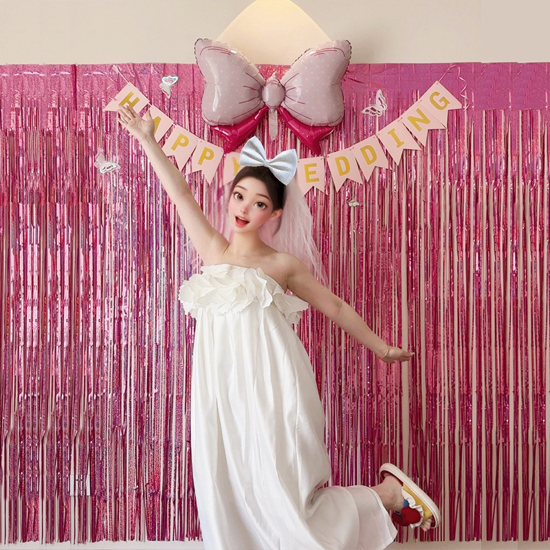 Vestuvinės patalpų fono rekvizitas – romantiška nuotaika, kaspinų dekoracijos, plastmasės medžiaga, tinkama vestuvėms