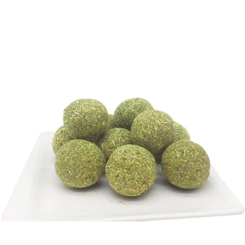 Žolės kramtomoji kamuolys mažiems gyvūnėliams — džiovintas maistas, prekinis ženklas Carrot valley, bendro pobūdžio naudojimas, naminių gyvūnų maistas