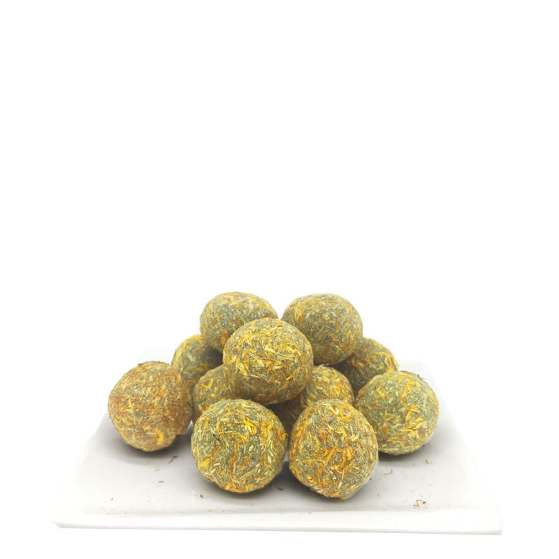 Žolės kramtomoji kamuolys mažiems gyvūnėliams — džiovintas maistas, prekinis ženklas Carrot valley, bendro pobūdžio naudojimas, naminių gyvūnų maistas