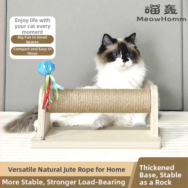 Koka skrāpēšanas stabs ar koka konstrukciju, 18 mm priedes daudzslāņu plāksne, piemērots lielām kaķēm, skrāpēšanai izturīgs ar konopes auklu, drošs un nekaitīgs