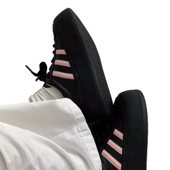 Naiste spordijalatsid PU ülemisega, kummist talla, triibuline muster, paelaga sulgemine