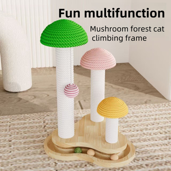 Medinis katės įbrėžimų stulpas su integruota pasukama plokštele ir žaislu — minimalistinis dizainas, be prekinio ženklo