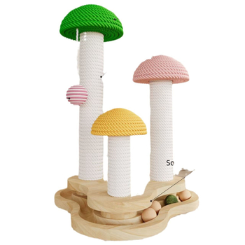 Medinis katės įbrėžimų stulpas su integruota pasukama plokštele ir žaislu — minimalistinis dizainas, be prekinio ženklo