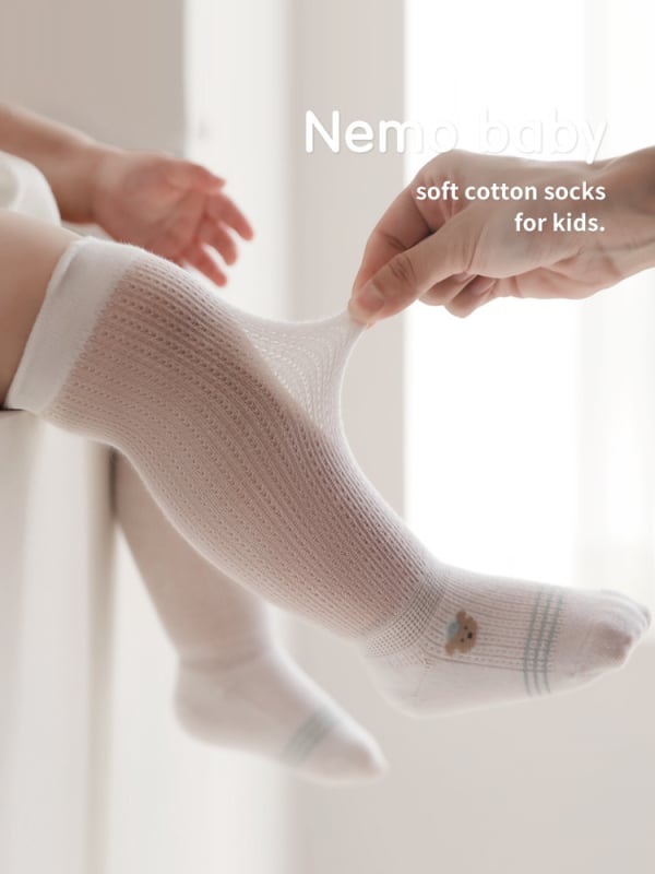 Gyerek zokni nyárra, ultra vékony, szúnyogmentes, hosszú cső, cartoon mintával